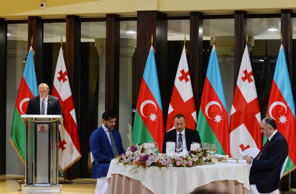 Tbilisidə İlham Əliyevin şərəfinə rəsmi nahar verilib (FOTO)