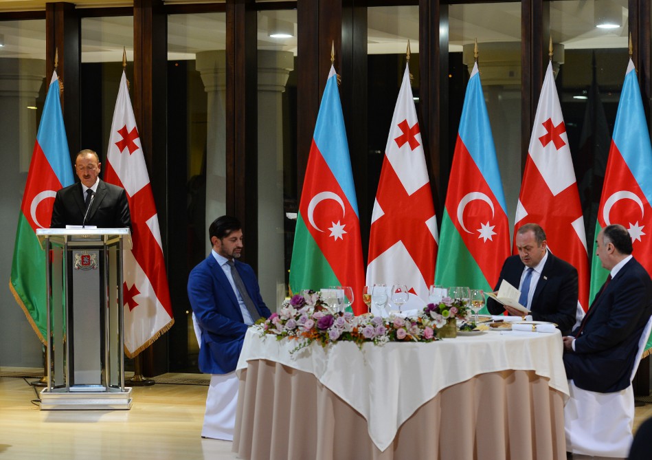 Tbilisidə İlham Əliyevin şərəfinə rəsmi nahar verilib (FOTO)