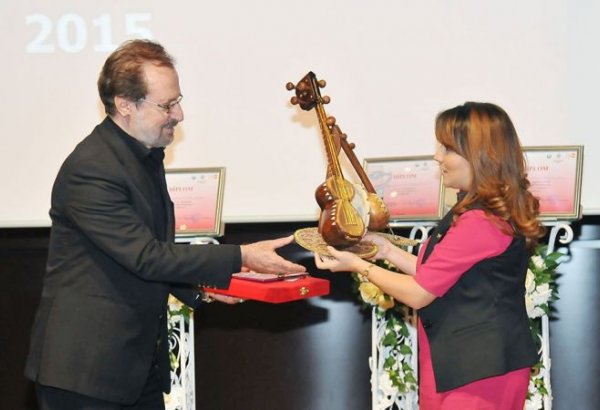 “Azərbaycan ailəsi-2015” film festivalının qalibləri mükafatlandırılıblar (FOTO)