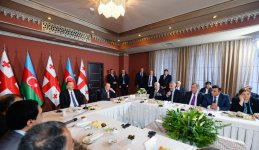Azərbaycan və Gürcüstan prezidentləri Marneulidə “Çay evi” tədris mərkəzi ilə tanış olublar (FOTO)