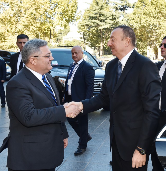 Prezident İlham Əliyev Gürcüstan parlamentinin sədri ilə görüşüb (FOTO)