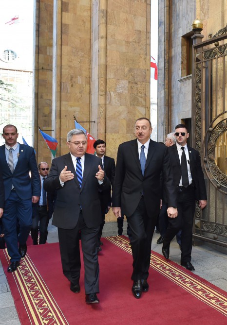 Prezident İlham Əliyev Gürcüstan parlamentinin sədri ilə görüşüb (FOTO)