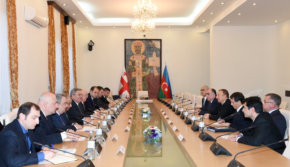 Prezident İlham Əliyev Gürcüstan parlamentinin sədri ilə görüşüb (FOTO)