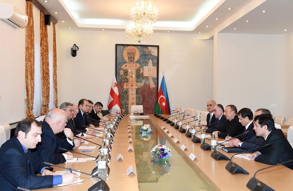 Prezident İlham Əliyev Gürcüstan parlamentinin sədri ilə görüşüb (FOTO)
