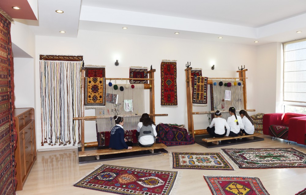 Azərbaycan və Gürcüstan prezidentləri Marneulidə “Çay evi” tədris mərkəzi ilə tanış olublar (FOTO)