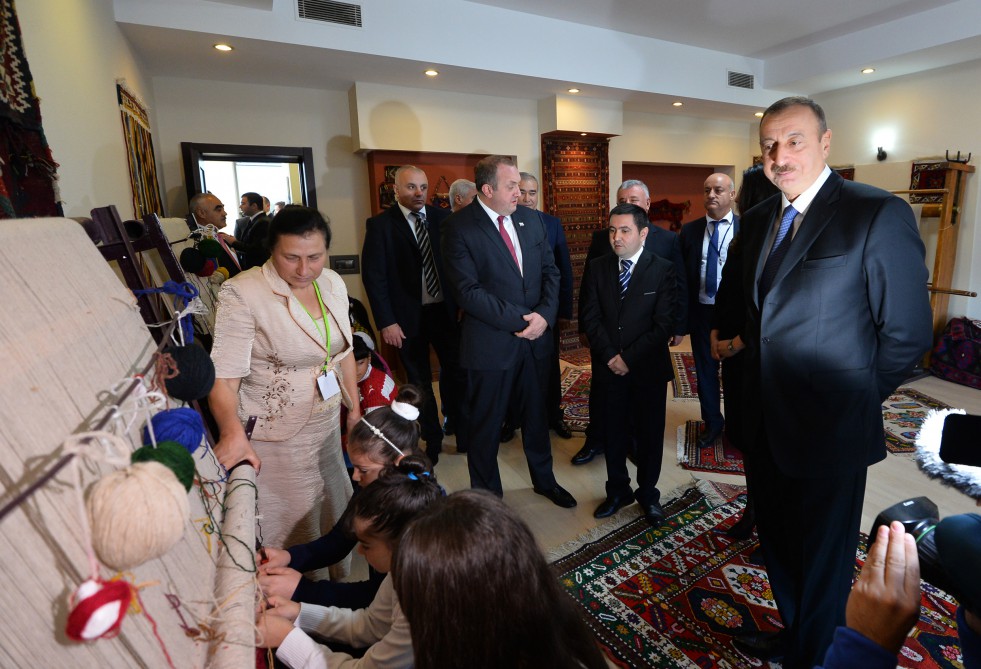 Azərbaycan və Gürcüstan prezidentləri Marneulidə “Çay evi” tədris mərkəzi ilə tanış olublar (FOTO)