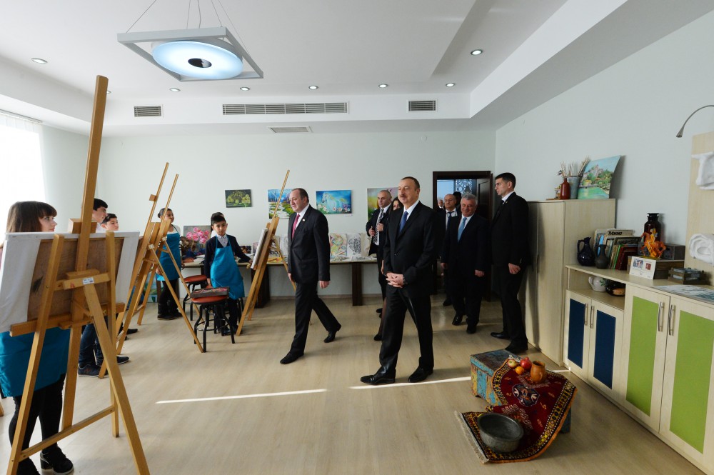Azərbaycan və Gürcüstan prezidentləri Marneulidə “Çay evi” tədris mərkəzi ilə tanış olublar (FOTO)