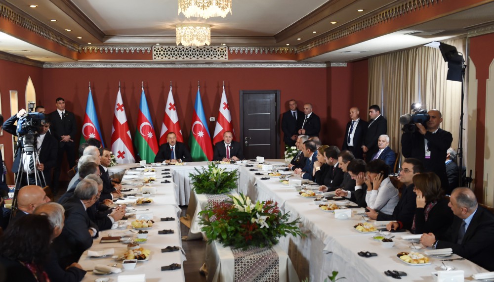 Azərbaycan və Gürcüstan prezidentləri Marneulidə “Çay evi” tədris mərkəzi ilə tanış olublar (FOTO)
