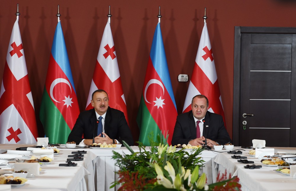 Azərbaycan və Gürcüstan prezidentləri Marneulidə “Çay evi” tədris mərkəzi ilə tanış olublar (FOTO)