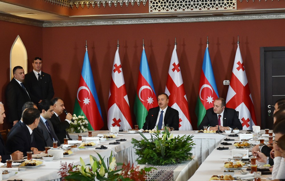 Azərbaycan və Gürcüstan prezidentləri Marneulidə “Çay evi” tədris mərkəzi ilə tanış olublar (FOTO)