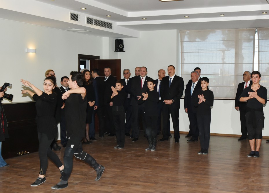 Azərbaycan və Gürcüstan prezidentləri Marneulidə “Çay evi” tədris mərkəzi ilə tanış olublar (FOTO)