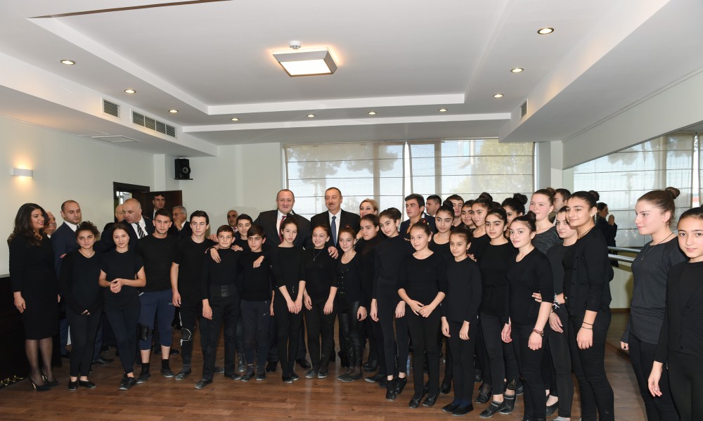 Azərbaycan və Gürcüstan prezidentləri Marneulidə “Çay evi” tədris mərkəzi ilə tanış olublar (FOTO)