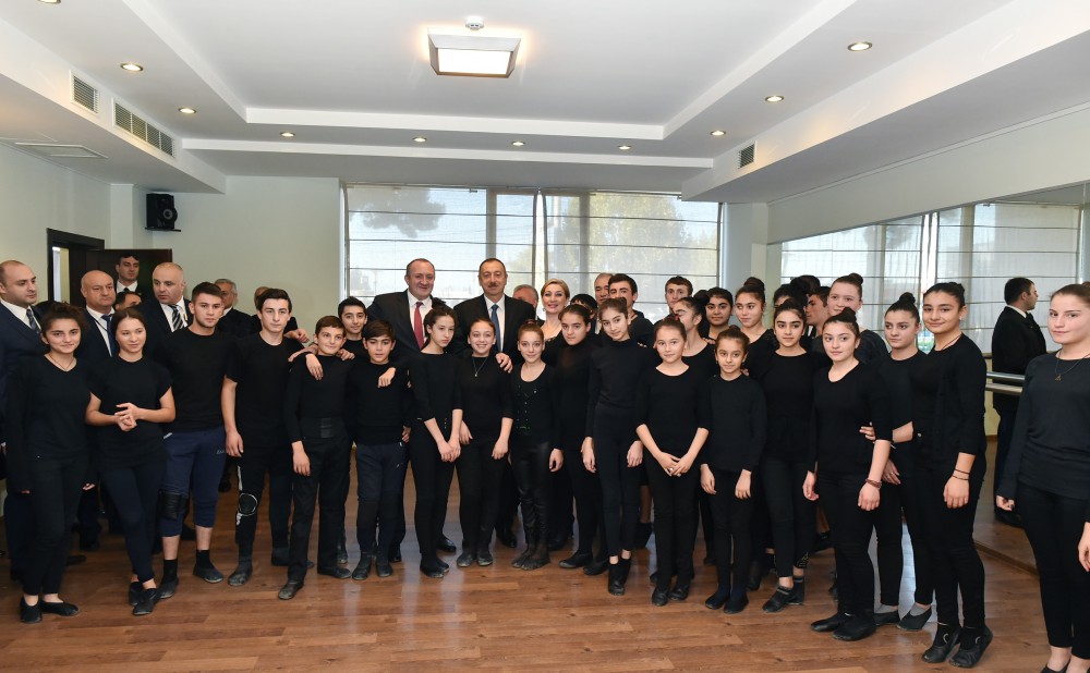 Azərbaycan və Gürcüstan prezidentləri Marneulidə “Çay evi” tədris mərkəzi ilə tanış olublar (FOTO)