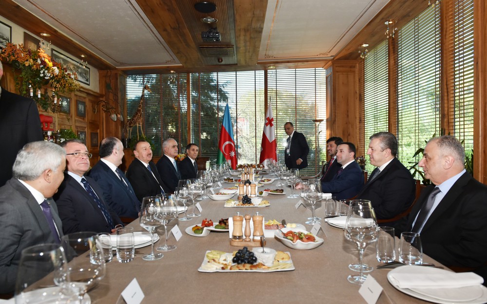Gürcüstanın Baş naziri adından Prezident İlham Əliyevin şərəfinə nahar verilib (FOTO)