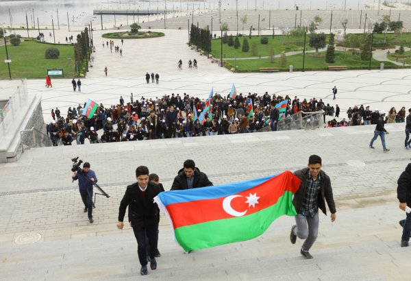 Bakıda “Bayraq yürüşü” keçirilib (FOTO)