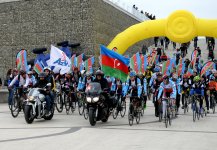 Bakıda "Bayrağımız - qürur mənbəyimizdir!" devizi altında veloyürüş keçirilib (FOTO)