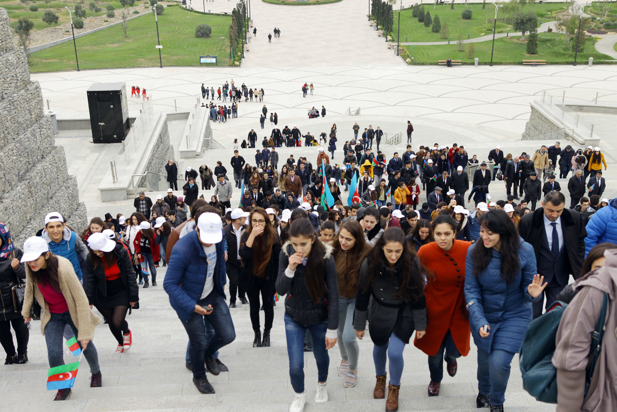 Bakıda “Bayraq yürüşü” keçirilib (FOTO)