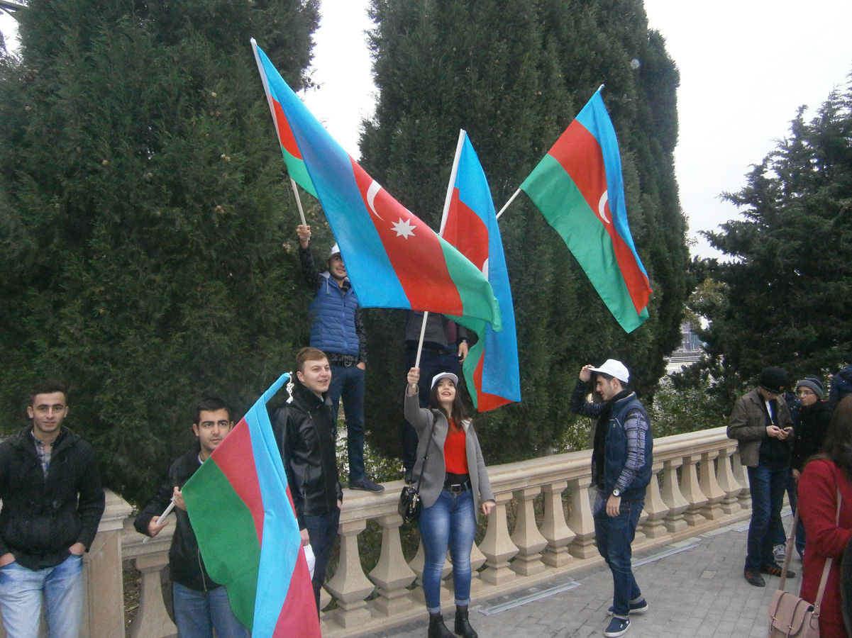 Bakıda “Bayraq yürüşü” keçirilib (FOTO)