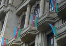 Dövlət Bayrağı Günü münasibətilə bayraq libasına bürünmüş Bakı (FOTO)