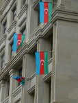 Dövlət Bayrağı Günü münasibətilə bayraq libasına bürünmüş Bakı (FOTO)