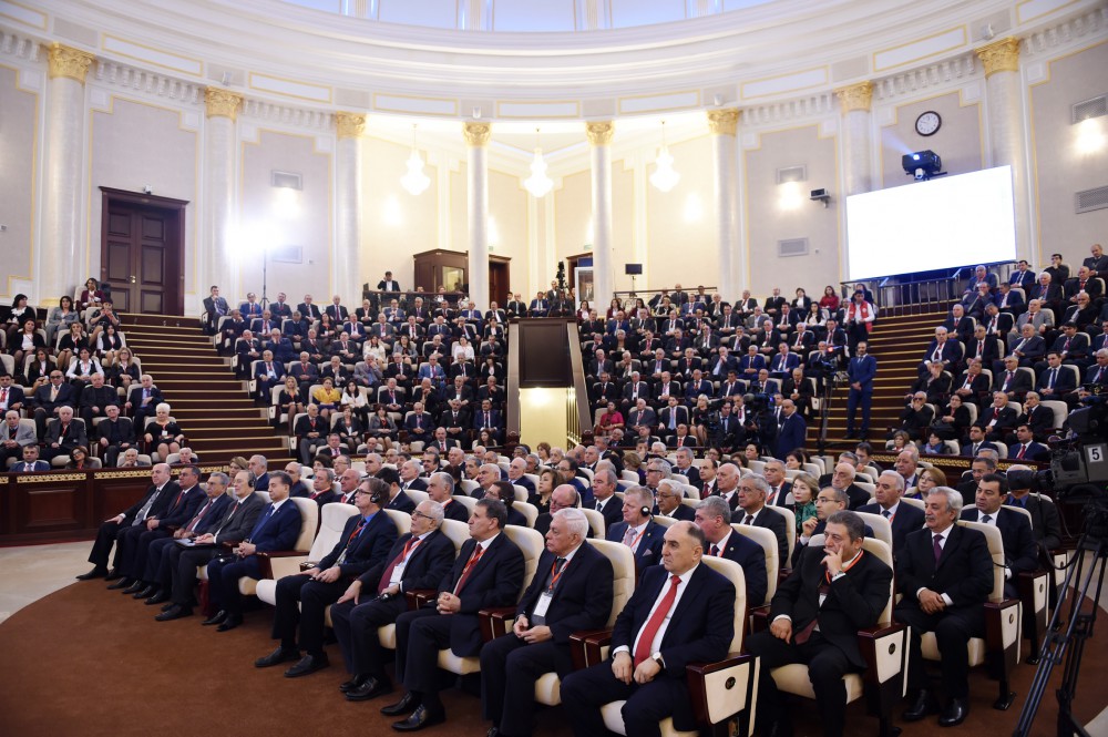 Prezident İlham Əliyev AMEA-nın 70 illik yubileyinə həsr olunmuş ümumi yığıncaqda iştirak edib (FOTO)