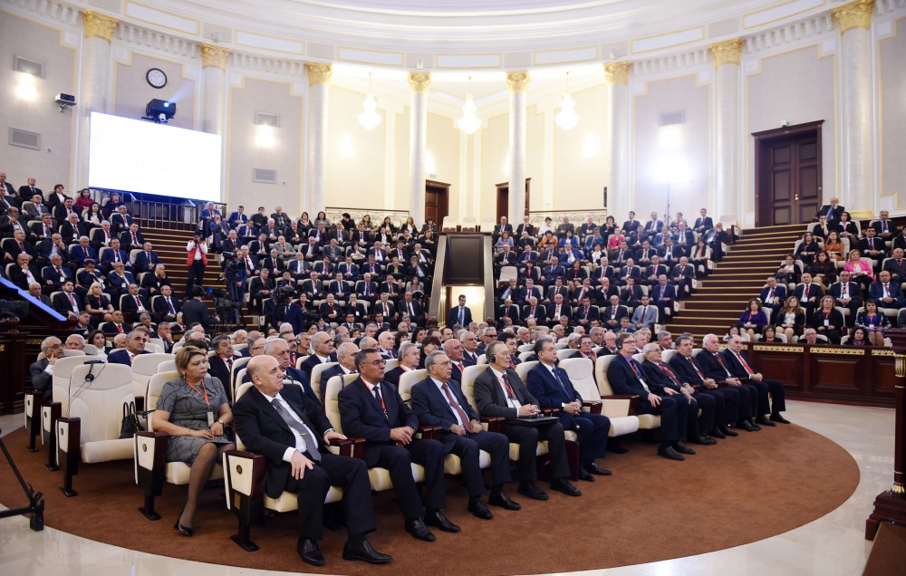 Prezident İlham Əliyev AMEA-nın 70 illik yubileyinə həsr olunmuş ümumi yığıncaqda iştirak edib (FOTO)