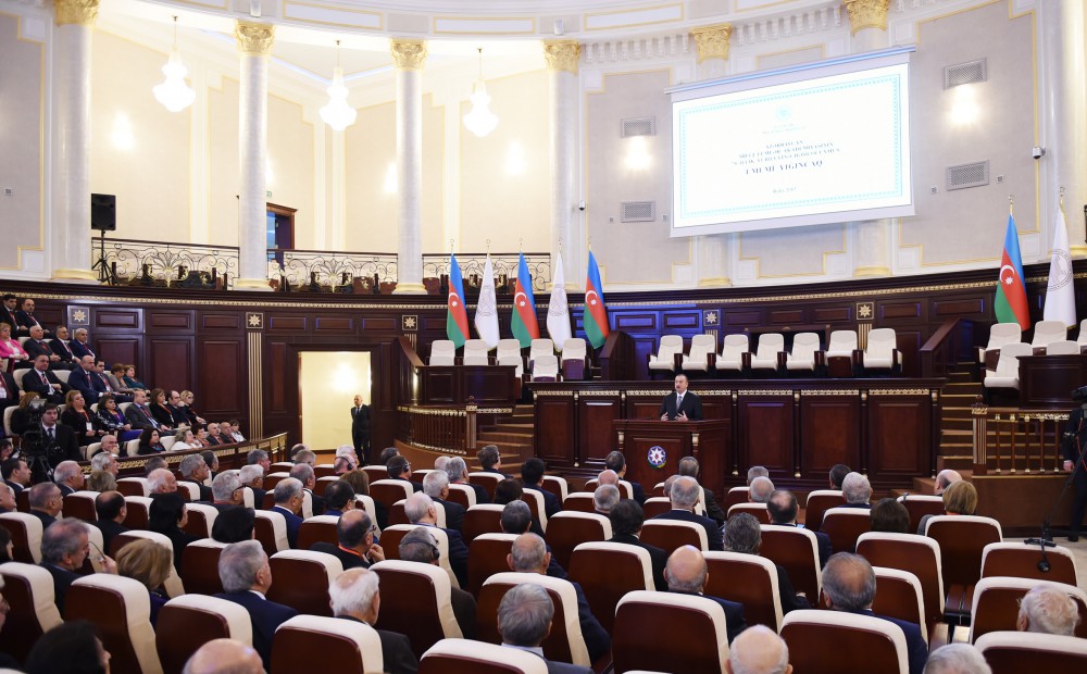 Prezident İlham Əliyev AMEA-nın 70 illik yubileyinə həsr olunmuş ümumi yığıncaqda iştirak edib (FOTO)