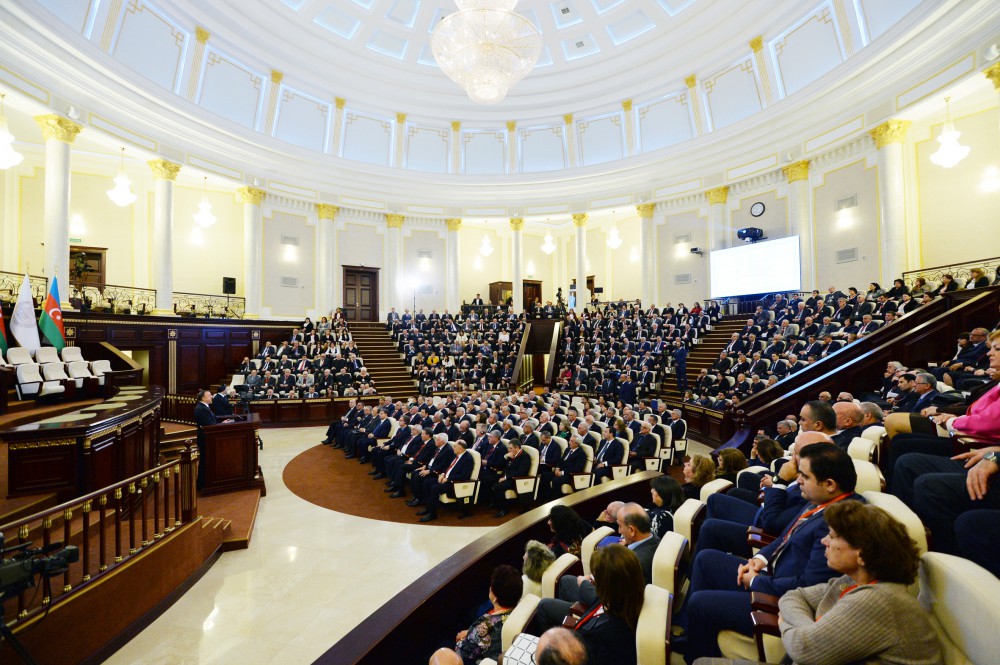 Prezident İlham Əliyev AMEA-nın 70 illik yubileyinə həsr olunmuş ümumi yığıncaqda iştirak edib (FOTO)