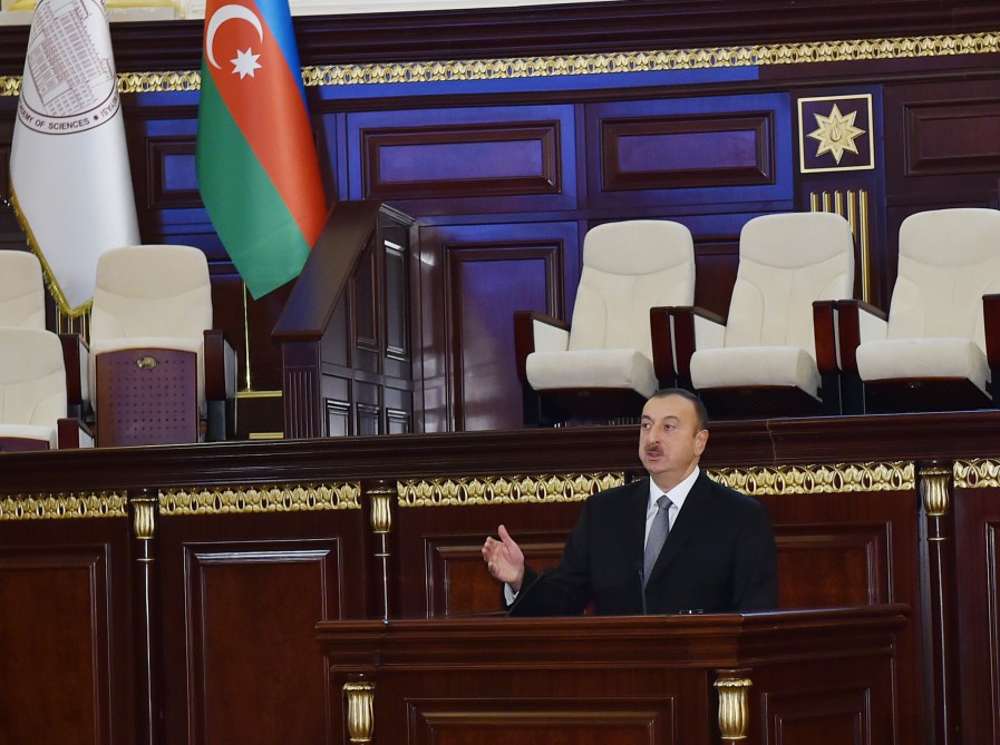 Prezident İlham Əliyev AMEA-nın 70 illik yubileyinə həsr olunmuş ümumi yığıncaqda iştirak edib (FOTO)