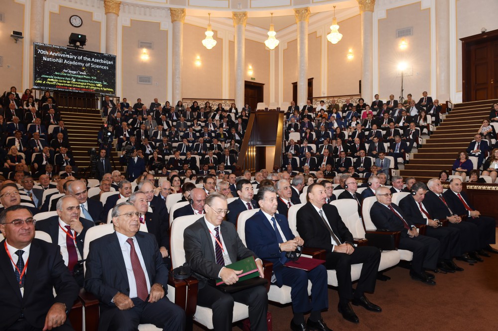 Prezident İlham Əliyev AMEA-nın 70 illik yubileyinə həsr olunmuş ümumi yığıncaqda iştirak edib (FOTO)