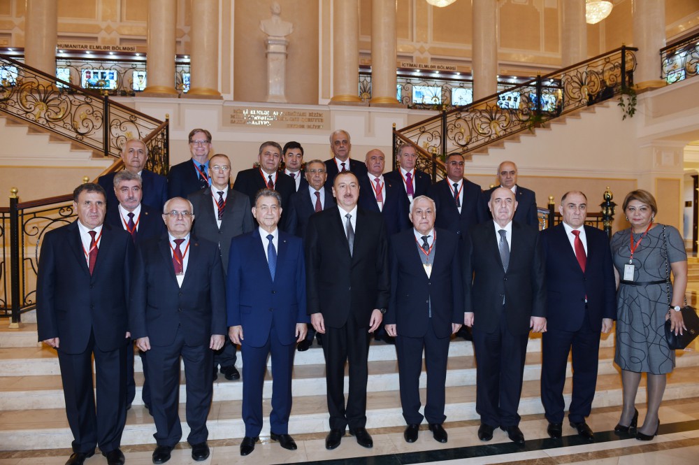 Prezident İlham Əliyev AMEA-nın 70 illik yubileyinə həsr olunmuş ümumi yığıncaqda iştirak edib (FOTO)