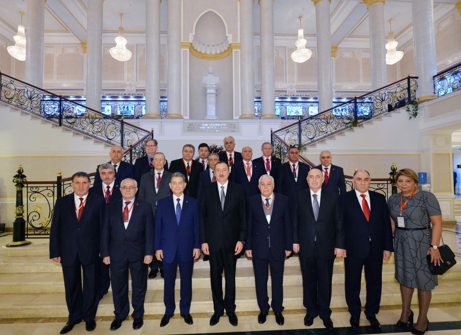 Prezident İlham Əliyev AMEA-nın 70 illik yubileyinə həsr olunmuş ümumi yığıncaqda iştirak edib (FOTO)