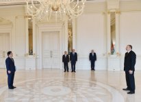 İlham Əliyev Koreyanın yeni səfirinin etimadnaməsini qəbul edib (FOTO)