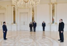 İlham Əliyev Koreyanın yeni səfirinin etimadnaməsini qəbul edib (FOTO)