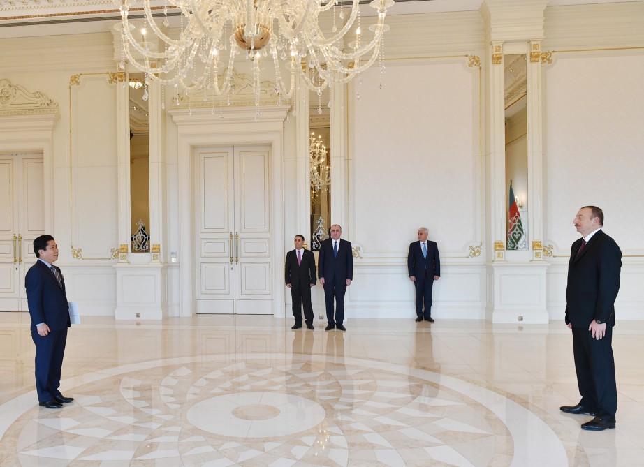 İlham Əliyev Koreyanın yeni səfirinin etimadnaməsini qəbul edib (FOTO)