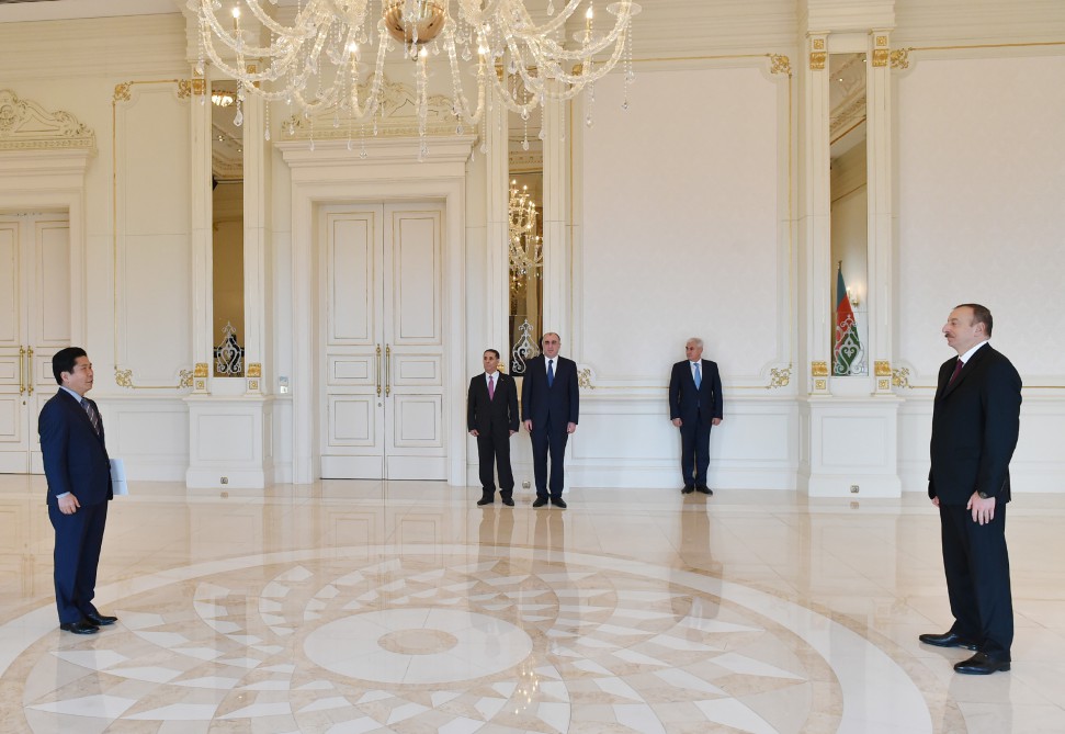 İlham Əliyev Koreyanın yeni səfirinin etimadnaməsini qəbul edib (FOTO)