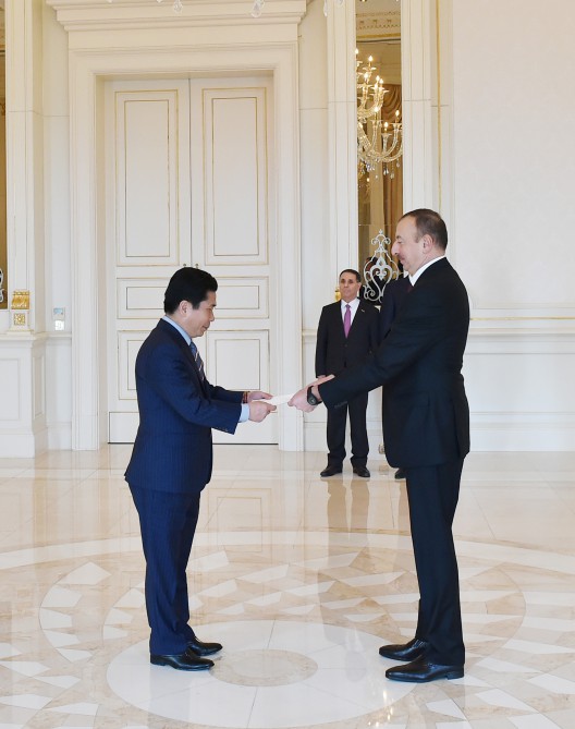 İlham Əliyev Koreyanın yeni səfirinin etimadnaməsini qəbul edib (FOTO)