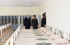 Prezident İlham Əliyev Müdafiə Nazirliyi Hərbi-Hava Qüvvələrinin hərbi şəhərciyində yaradılan şəraitlə tanış olub (FOTO)