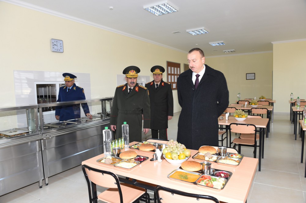 Prezident İlham Əliyev Müdafiə Nazirliyi Hərbi-Hava Qüvvələrinin hərbi şəhərciyində yaradılan şəraitlə tanış olub (FOTO)