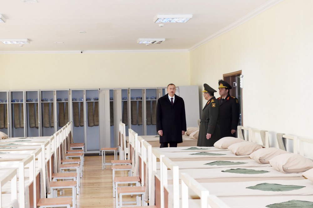 Prezident İlham Əliyev Müdafiə Nazirliyi Hərbi-Hava Qüvvələrinin hərbi şəhərciyində yaradılan şəraitlə tanış olub (FOTO)