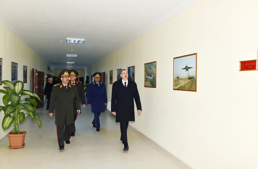 Prezident İlham Əliyev Müdafiə Nazirliyi Hərbi-Hava Qüvvələrinin hərbi şəhərciyində yaradılan şəraitlə tanış olub (FOTO)