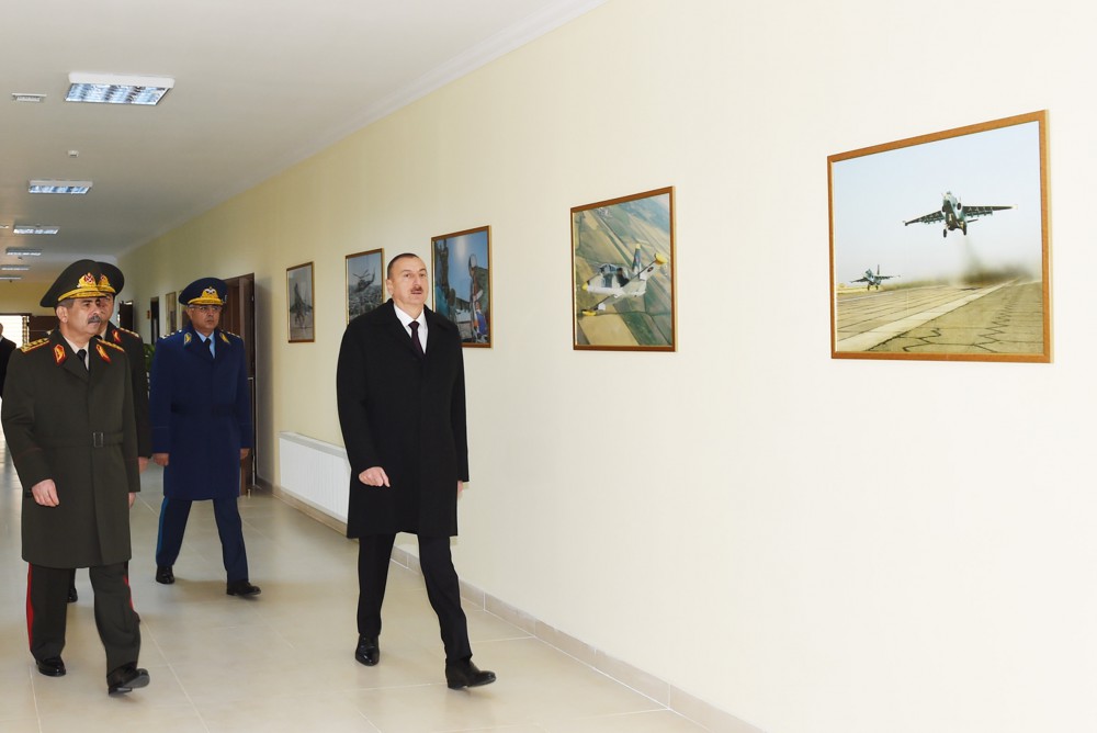Prezident İlham Əliyev Müdafiə Nazirliyi Hərbi-Hava Qüvvələrinin hərbi şəhərciyində yaradılan şəraitlə tanış olub (FOTO)