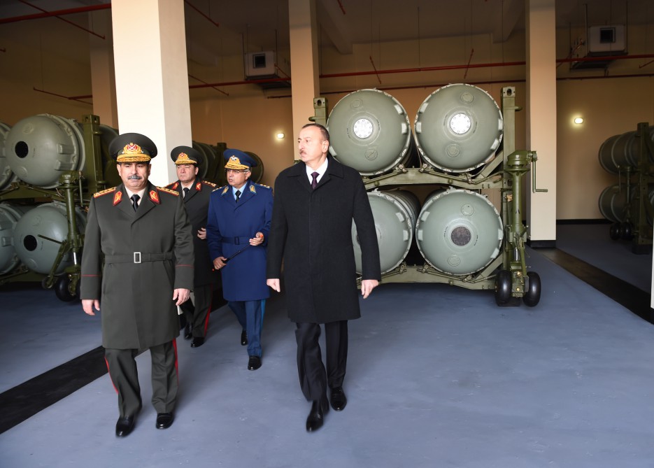 Prezident İlham Əliyev Müdafiə Nazirliyi Hərbi-Hava Qüvvələrinin hərbi şəhərciyində yaradılan şəraitlə tanış olub (FOTO)