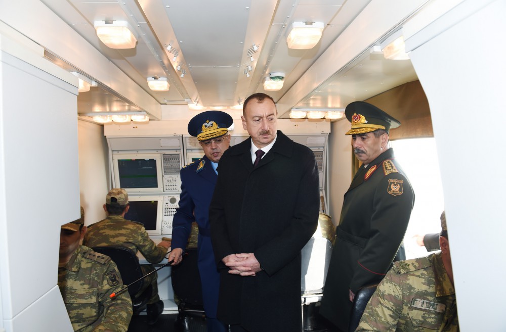 Prezident İlham Əliyev Müdafiə Nazirliyi Hərbi-Hava Qüvvələrinin hərbi şəhərciyində yaradılan şəraitlə tanış olub (FOTO)