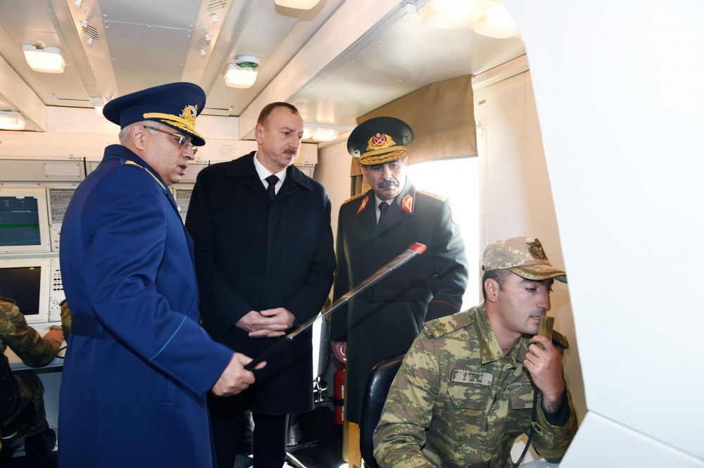 Prezident İlham Əliyev Müdafiə Nazirliyi Hərbi-Hava Qüvvələrinin hərbi şəhərciyində yaradılan şəraitlə tanış olub (FOTO)