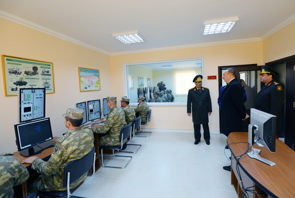 Prezident İlham Əliyev Müdafiə Nazirliyi Hərbi-Hava Qüvvələrinin hərbi şəhərciyində yaradılan şəraitlə tanış olub (FOTO)