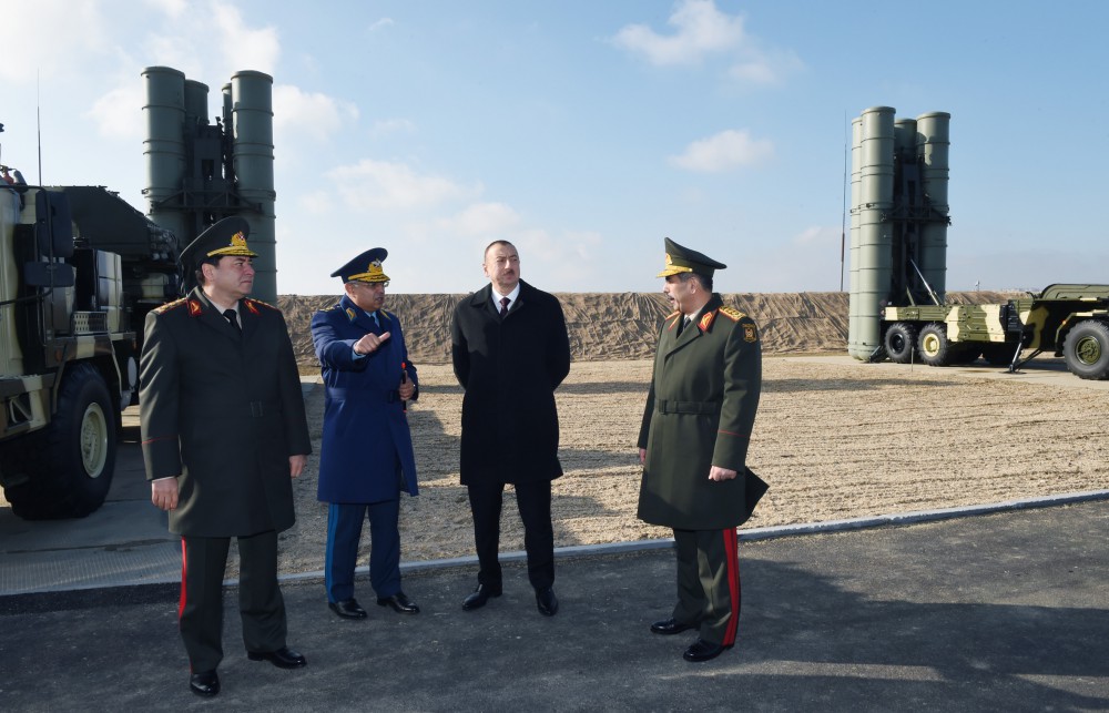 Prezident İlham Əliyev Müdafiə Nazirliyi Hərbi-Hava Qüvvələrinin hərbi şəhərciyində yaradılan şəraitlə tanış olub (FOTO)