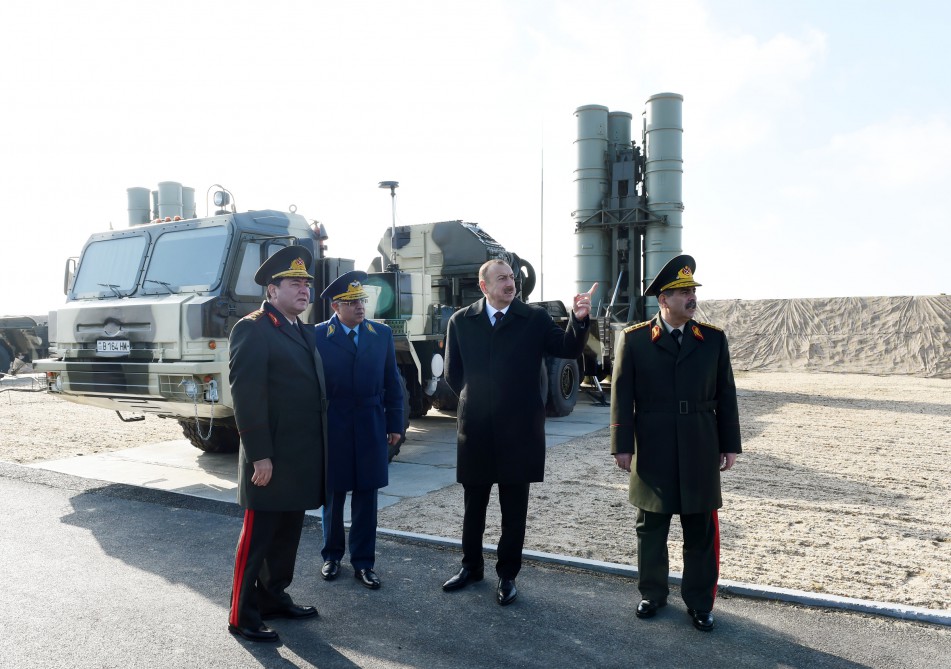 Prezident İlham Əliyev Müdafiə Nazirliyi Hərbi-Hava Qüvvələrinin hərbi şəhərciyində yaradılan şəraitlə tanış olub (FOTO)