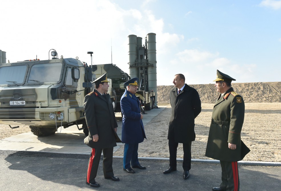 Prezident İlham Əliyev Müdafiə Nazirliyi Hərbi-Hava Qüvvələrinin hərbi şəhərciyində yaradılan şəraitlə tanış olub (FOTO)