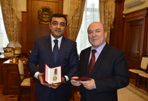 "Azərbaycan-Ukrayna" Beynəlxalq Alyansının sədri ukraynalı rektora "Şərəf" ordeni verdi (FOTO)